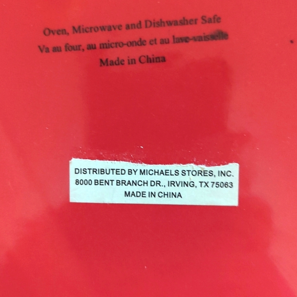 Gingerbread Man Holiday Red Ceramic Pie Plate - Picture 4 of 4